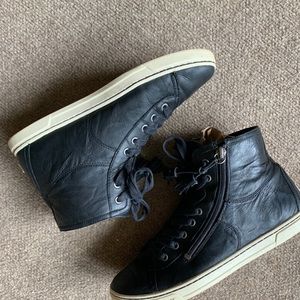 UGG Womens Black Leather Lace Up Sneaker Size 8.5